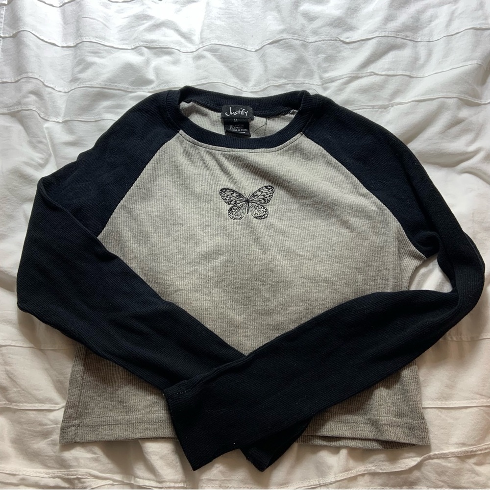 Justify medium long sleeve slightly cropped